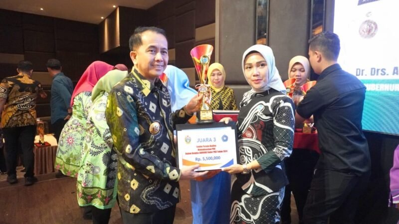 TP PKK Kabupaten Langkat kembali menunjukkan prestasinya di ajang Jambore Kader PKK Tingkat Provinsi Sumatera Utara 2024. Di bawah kepemimpinan Pj. Ketua TP PKK, Ny. Uke Retno Faisal Hasrimy, tim PKK Langkat berhasil meraih juara 3 dalam perlombaan Cerdas Cermat Kader PKK serta juara 3 dalam kategori Medley, pada acara yang berlangsung pada Selasa (20/08/2024) malam.