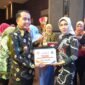 TP PKK Kabupaten Langkat kembali menunjukkan prestasinya di ajang Jambore Kader PKK Tingkat Provinsi Sumatera Utara 2024. Di bawah kepemimpinan Pj. Ketua TP PKK, Ny. Uke Retno Faisal Hasrimy, tim PKK Langkat berhasil meraih juara 3 dalam perlombaan Cerdas Cermat Kader PKK serta juara 3 dalam kategori Medley, pada acara yang berlangsung pada Selasa (20/08/2024) malam.