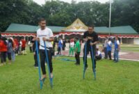 Perlombaan tardisional engrang yang turut dimainkan guna menyemarakkan HUT RI Ke 79 di alun-alun Stabat.(yong)