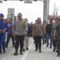 Pj Bupati Langkat bersama Kapolres AKBP David Triyo Prasojo, Dandim 0203/LKT, dan rombongan melakukan peninjauan langsung ke lokasi acara dan beberapa titik strategis yang rencananya akan dikunjungi oleh Presiden Joko Widodo. Langkah ini diambil untuk memastikan bahwa segala persiapan telah matang dan siap mendukung kelancaran acara peresmian.(yong)