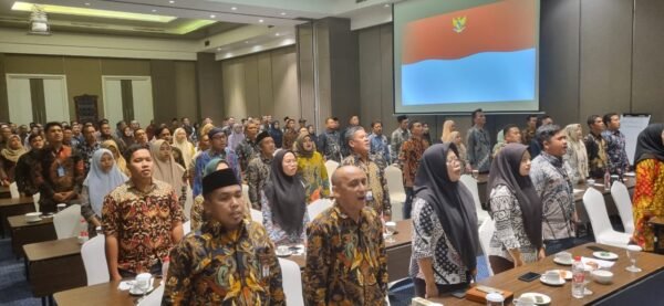 Keterangan gambar : Badan Pengawasan Pemilu (Bawaslu) Kabupaten Langkat, menggelar rapat Koordinasi Pengawasan Pemutahiran Data Pemilih dan Penyusunan Daftar Pemilih Dalam Pemilihan Serentak 2024, Medan, Senin (12/08/2024).(red)