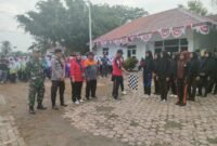 Antusias masyakarat mengikuti kegiatan jalan sehat yang digelar sempena menyemarakkan HUT RI-Ke 79 di Desa Limau Mungkur, Kecamatan Pematang Jaya, Kabupaten Langkat.(Ansor)