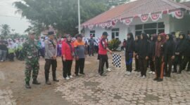 Antusias masyakarat mengikuti kegiatan jalan sehat yang digelar sempena menyemarakkan HUT RI-Ke 79 di Desa Limau Mungkur, Kecamatan Pematang Jaya, Kabupaten Langkat.(Ansor)