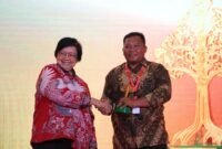 Menteri Lingkungan Hidup Dan Kehutanan ( KLHK ) Republik Indonesia menyerahkan anugerah Penghargaan Lomba Wana Lestari Tingkat Nasional Tahun 2024 kepada
Kelompok Tani Hutan ( KTH ) Maju Bersama diterima Ketuanya Kasto Wahyudi.(Istimewa)