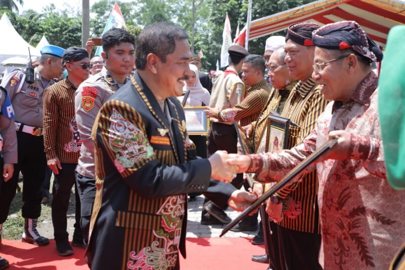 Ketua Dewan Pembina Pujakesuma Komjen Agus Andrianto SH MH hadiri perayaan Hari Ulang Tahun (HUT) Pujakesuma yang ke 44 berlangsung di lapangan Hocky jalan Mahoni Kisaran Kabupaten Asahan Sumatera Utara, Kamis 22 Agustus 2024.