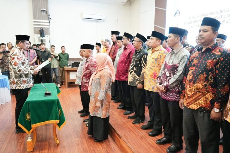 Wali Kota Medan, Bobby Nasution mengukuhkan pengurus Lembaga Pengembangan Tilawatil Qur'an (LPTQ) Kota Medan periode 2024-2028 di Balai Kota, Kamis (22/8).
