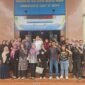 Para guru honorer yang menuntut haknya melalui PTUN di Medan photo bersama AHli usai menjalani persidangan.(kus)