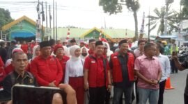 edatangan Bapaslon di Kantor KPU Binjai, langsung disambut dengan tarian khas Melayu tari persembahan, serta  seluruh komisioner penyelenggara pemilu tersebut.