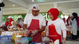 Pj BUpati Langkat Faisal Hasrimi ikut ambil bagian pada lomba memasak antar Forkopimda dalam rangkain memeriahkan HUT RI Ke-79 Tahun.(yong)