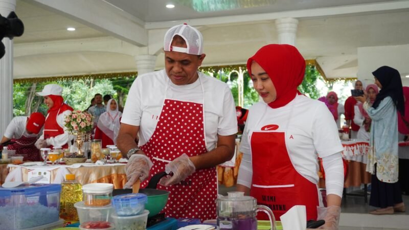 Pj BUpati Langkat Faisal Hasrimi ikut ambil bagian pada lomba memasak antar Forkopimda dalam rangkain memeriahkan HUT RI Ke-79 Tahun.(yong)