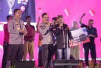 Wakil Kepala Kepolisian Republik Indonesia (Wakapolri) Komjen. Pol. Drs. Agus Andrianto, S.H., M.H., didampingi oleh Kapolda Sumatera Utara (Kapolda Sumut) Irjen. Pol. Whisnu Hermawan F, S.I.K., M.H., mengadakan kegiatan silaturahmi kamtibmas dengan komunitas masyarakat Sumatera Utara dalam rangka cooling system pilkada damai tahun 2024 bertempat di Gor Astaka Jalan William Iskandar Pancing, Selasa (20/08/2024).(ist)