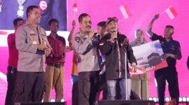  Wakil Kepala Kepolisian Republik Indonesia (Wakapolri) Komjen. Pol. Drs. Agus Andrianto, S.H., M.H., didampingi oleh Kapolda Sumatera Utara (Kapolda Sumut) Irjen. Pol. Whisnu Hermawan F, S.I.K., M.H., mengadakan kegiatan silaturahmi kamtibmas dengan komunitas masyarakat Sumatera Utara dalam rangka cooling system pilkada damai tahun 2024 bertempat di Gor Astaka Jalan William Iskandar Pancing, Selasa (20/08/2024).(ist)