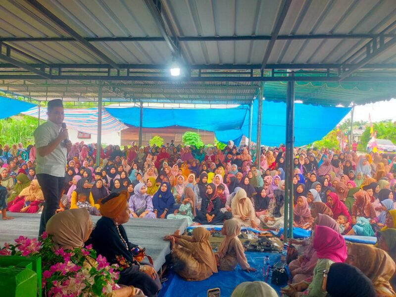 Calon Wakil BUpati Langkat Adli Tama Hidayat Sembiring ketika hadir diacara Maulid Nabi Besar Muhammad SAW di Secanggang.(Tim)