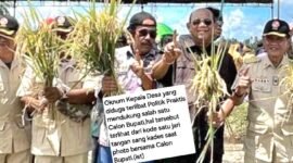 Oknum Kades (tengah) diduga terlibat politik praktis