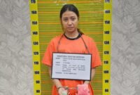 Tampang PPM 19 tahun, seorang wanita diduga bandar ekstasi untuk tempat hiburan malam di Kota Medan yang ditangkap pada Rabu (02/10/2024) lalu. Dari tangannya didapat 575 butir pil ekstasi dengan logo Trisula dan Granat. (Foto: Dok. Polda Sumut)