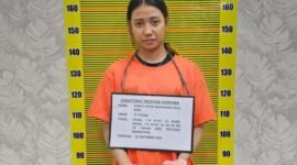 Tampang PPM 19 tahun, seorang wanita diduga bandar ekstasi untuk tempat hiburan malam di Kota Medan yang ditangkap pada Rabu (02/10/2024) lalu. Dari tangannya didapat 575 butir pil ekstasi dengan logo Trisula dan Granat. (Foto: Dok. Polda Sumut)