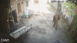 Edward Kenedy ASN Pemko Binjai terekam CCTV saat mencuri sepeda motor milik Lurah Mencirim, Kecamatan Binjai Selatan, Kota Binjai, Sumatera Utara, Rabu (17/7/2024)