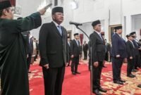 Sejumlah menteri dan kepala lembaga tinggi negara Kabinet Merah Putih mengucapkan sumpah jabatan di Istana Negara, Jakarta, Senin (21/10/2024)