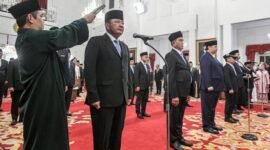 Sejumlah menteri dan kepala lembaga tinggi negara Kabinet Merah Putih mengucapkan sumpah jabatan di Istana Negara, Jakarta, Senin (21/10/2024)