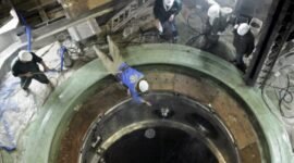 Fasilitas pembangkit listrik tenaga nuklir Bushehr di Iran. Israel belum memastikan kapan akan menyerang Iran