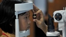 Ilustrasi periksa mata anak-anak | Foto: Antara