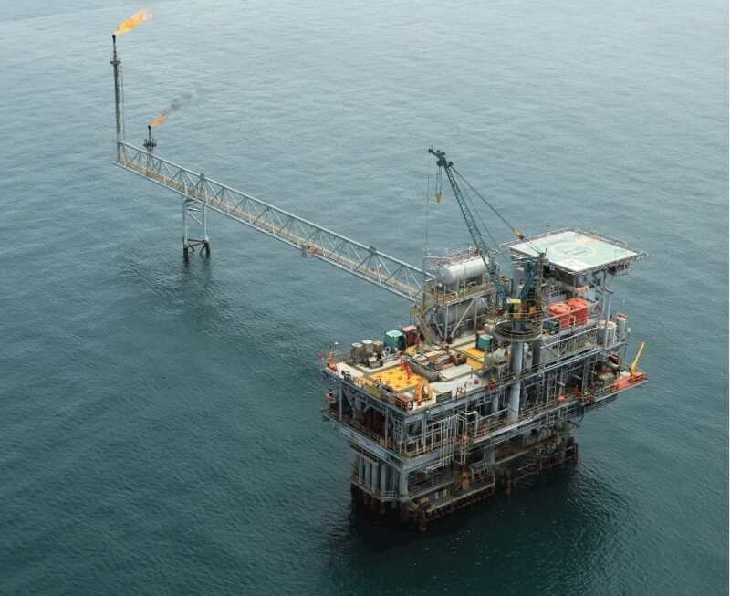 KLA Flowstations, fasilitas lepas pantai Pertamina Hulu Energi Offshore North West Java (PHE ONWJ), yang letaknya berdekat dengan lokasi penyelamatan kapal nelayan Badak Liar yang mengalami mati mesin. Foto: Dokumen PHE ONWJ