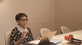Menlu RI Retno Marsudi saat memberikan keterangan pers soal serangan Israel terhadap pasukan TNI di Lebanon, Jumat (11/10/2024).