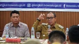 Penjabat (Pj) Bupati Langkat, Faisala Hasrimy memberikan sambutannya dalam kegiatan sosialisasi pengawasan dan pencegahan pelanggaran netralitas ASN, di Stabat, Selasa (15/10/2024). (Foto: Diskominfo Langkat).