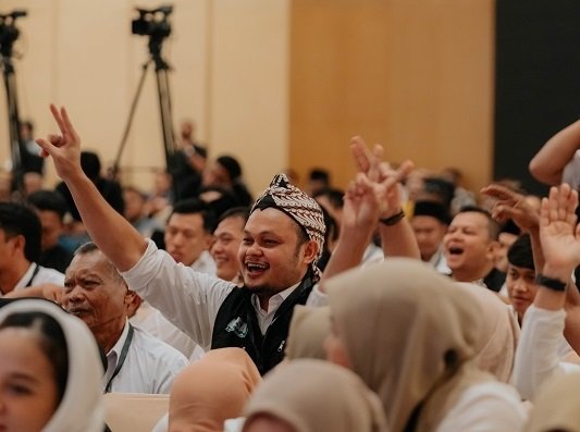 Suasana kemeriahan pendukung Paslon Iskandar - Adli saat debat publik ke dua di Medan (11/11)