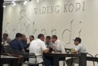 Dalam gambar tampak sejumlah pejabat tinggi Pemkab Langkat mengelar pertemuan dengan Calon Bupati Langkat nomor urut 01. Kuat Dugaan pertemuan tersebut untuk dukung mendukung. (metrolangkat/ist)