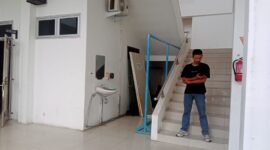 Petugas berjaga di lantai l dan ll Disdik Binjai