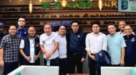 Gambar: Terlihat Calon Wakil Bupati Langkat, Adli Tama Hidayat Sembiring diapit para petinggi partai Nasdem dalam sebuah kesempatan di Medan. (Ist)