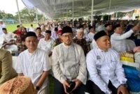 Dr Donald Simanjuntak (tengah) beserta Wakilnya Andre Alfisah (kiri ujung)
