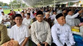 Dr Donald Simanjuntak (tengah) beserta Wakilnya Andre Alfisah (kiri ujung)