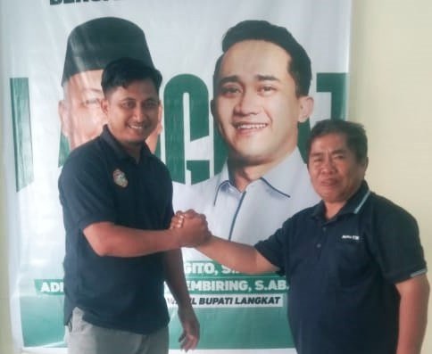 Pengurus Ketua GMAHK Kabupaten Langkat Nelson Sinaga, saat mengunjungi secara khusus ke Posko Pemenangan BISA, Sabtu (9/11/2024)