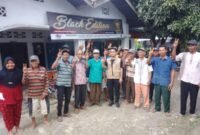 Calon wakil Bupati Langkat Adli Tama Hidayat Sembiring sapa warga terdampak banjir di Kecamatan Hinai, Minggu (17/11)