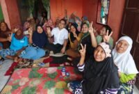 Warga Desa Suka Mulya begitu akrab dengan calon wakil bupati no 2 Adli Tama Hidayat Sembiring
