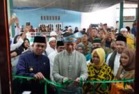 Pj Bupati Langkat HM Faisal Hasrimy, AP., MAP. dan Ketua Yayasan Haji Anif yakni Dr H Musa Rajekshah, SSos., MHum meresmikan Masjid Al Musannif Nurut Taqwa di Desa Jaring Halus, Kecamatan Secanggang, Kabupaten Langkat Jumat (22/11/2024). 