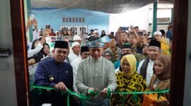 Pj Bupati Langkat HM Faisal Hasrimy, AP., MAP. dan Ketua Yayasan Haji Anif yakni Dr H Musa Rajekshah, SSos., MHum meresmikan Masjid Al Musannif Nurut Taqwa di Desa Jaring Halus, Kecamatan Secanggang, Kabupaten Langkat Jumat (22/11/2024). 