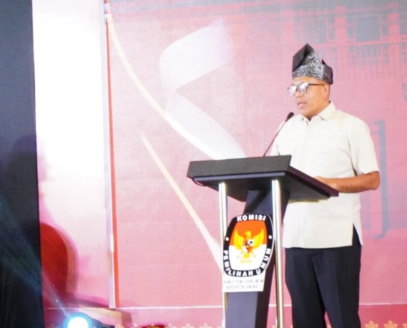 Pj Bupati Langkat Faisal Hasrimy saat membuka acara Debat Kedua Paslon Bupati dan Wakil Bupati Langkat di Hotel Arya Duta Medan, Senin (11/11).