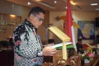 Sekertaris Dewan ( Sekwan) DPRD Langkat, Drs Basrah Pardomuan yang mengelola banyak angaran di Seketariat diduga banyak yang tidak sesuai alias pemborosan.(ist)
