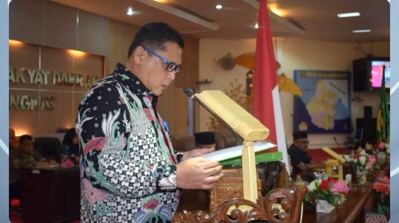 Sekertaris Dewan ( Sekwan) DPRD Langkat, Drs Basrah Pardomuan yang mengelola banyak angaran di Seketariat diduga banyak yang tidak sesuai alias pemborosan.(ist)