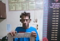 Pelaku pelemparan rumah wartawan di Tanjung Pura, Mukti Ali (43) warga Dusun Sei Rebat, Desa Pantai Cermin.