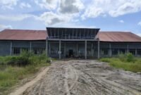 Suasana pembangunan mall pelayanan publik Kabupaten Langkat yang berada di Jalan Jendral Sudirman, Sei Karang, Kecamatan Stabat, Kabupaten Langkat, Sumatera Utara, Rabu (18/12/2024). 