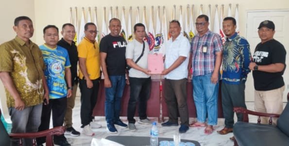 Saat mendaftar, kedatangan Arfat (sapaan akrab Muhammad Arfat Kadir) tampak didampingi para atlet dan pelatih dari berbagai cabang olahraga unggulan Kota Binjai, seperti FORKI, Hoki, ISSI, Pergatsi, TI, Perkemi, PBDI, PPTI, PABSI, FOPI, PJSI, PSTI, MI, dan Perpani.