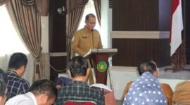 Sekda Amril saat membuka Focus Group Discussion (FGD) ke-2 tentang Penyusunan Pedoman Pelaksanaan Tanggung Jawab Sosial Perusahaan (TJSP), Senin (16/12)