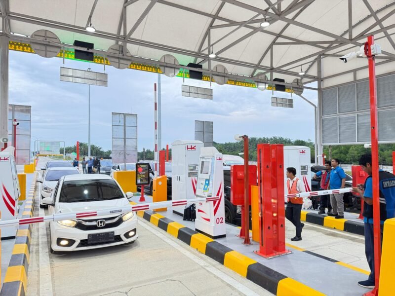 Suasana di Gerbang Tol Panglalan Brandan, Kabupaten Langkat, Sumatera Utara, yang dibuka fungsional pada libur Nataru, Sabtu (21/12/2024). 