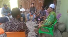 Suasana saat anggota koperasi TKBM Pangkalan Susu berdiskusi dengan mantan manager bank syariah di Indonesia