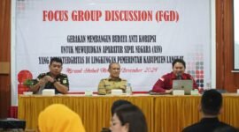 Pemerintah Kabupaten Langkat menggelar Focus Group Discussion (FGD) dengan tema “Gerakan Membangun Budaya Anti-Korupsi untuk Mewujudkan Aparatur Sipil Negara (ASN) yang Berintegritas” di Grand Hotel Stabat, Selasa (10/12/2024). Acara ini dihadiri oleh Sekretaris Daerah Kabupaten Langkat, Amril, S.Sos, mewakili Pj Bupati Langkat, M. Faisal Hasrimy, AP, MAP.(ist)

