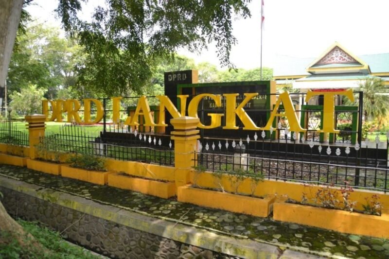 Keterangan gambar : Gedung DPRD Langkat tempat wakil-wakil rakyat bekerja mengawasi pengunaan angaran dan sebagainya untuk kepentingan masyarakat.(ist)